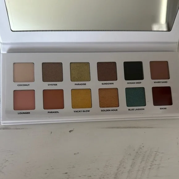 ICONIC London Beachside Babe Palette in White - Picture 2 of 2